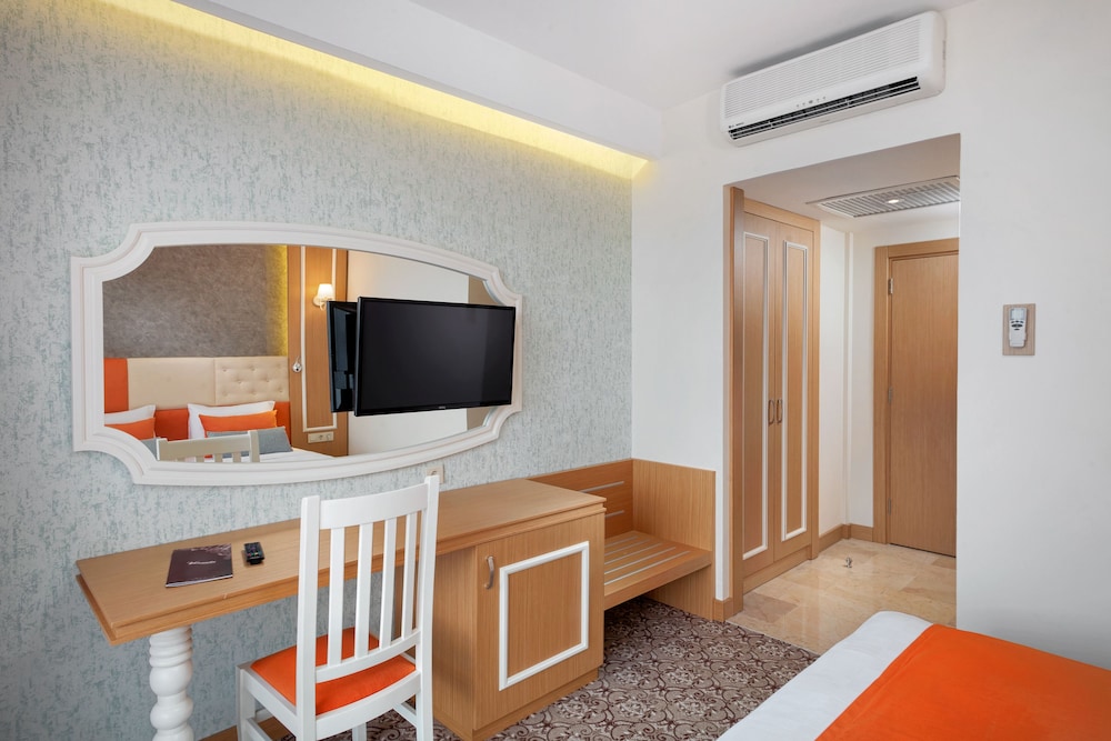 Golden Orange Hotel 11/38