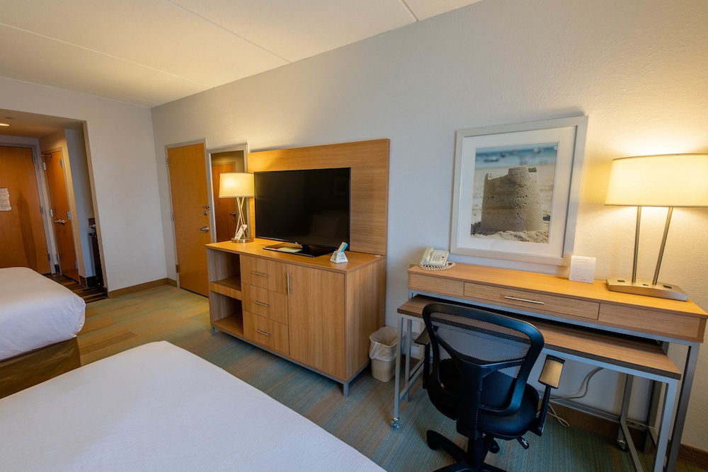 Holiday Inn Manahawkin/Long Beach Island 23/73