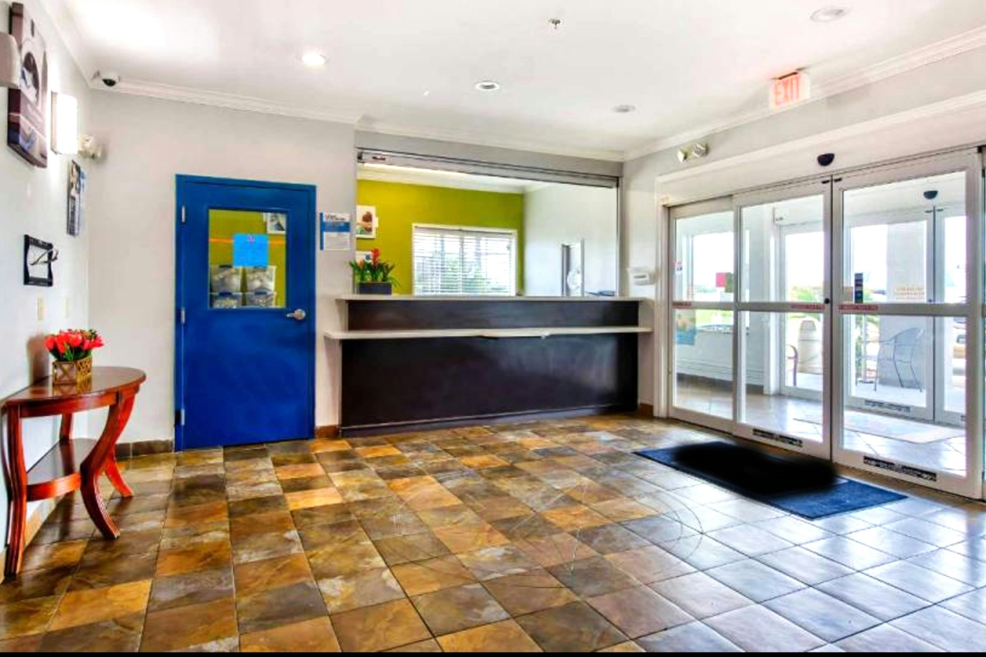 Lobby at Oyo Townhouse Sulphur,LA Extended Stay I-10, SULPHUR - LA