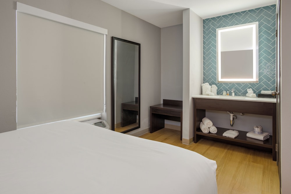 The Marco Hotel Lake Charles 7/35