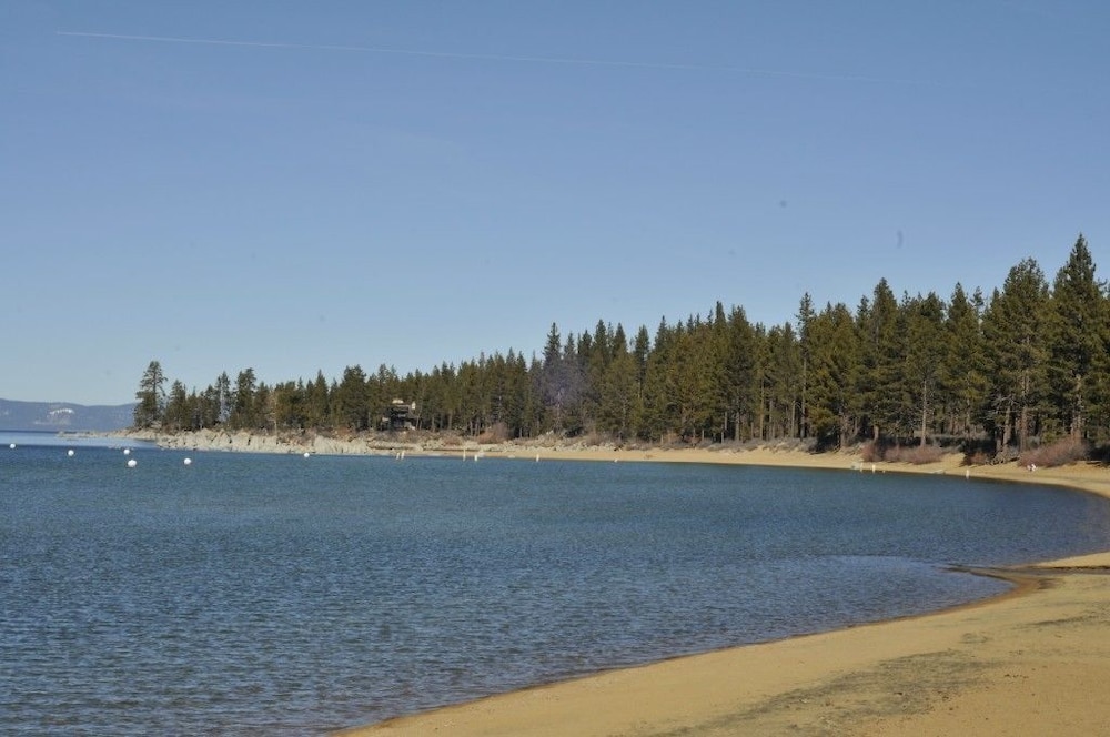 Lake Tahoe Ambassador Lodge 51/57