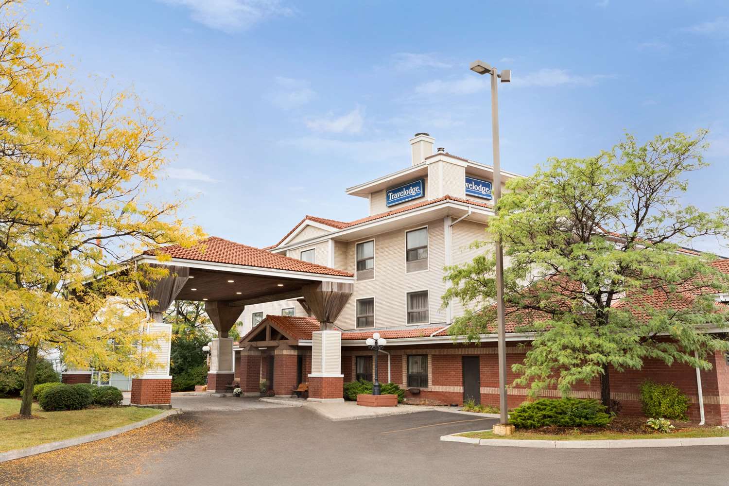 Travelodge by Wyndham Oshawa Whitby 3/18