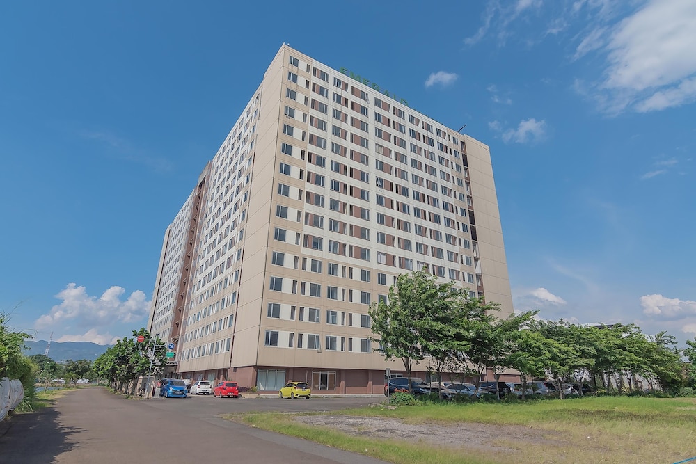 RedDoorz Apartment @ Emerald Towers Bandung 1/25