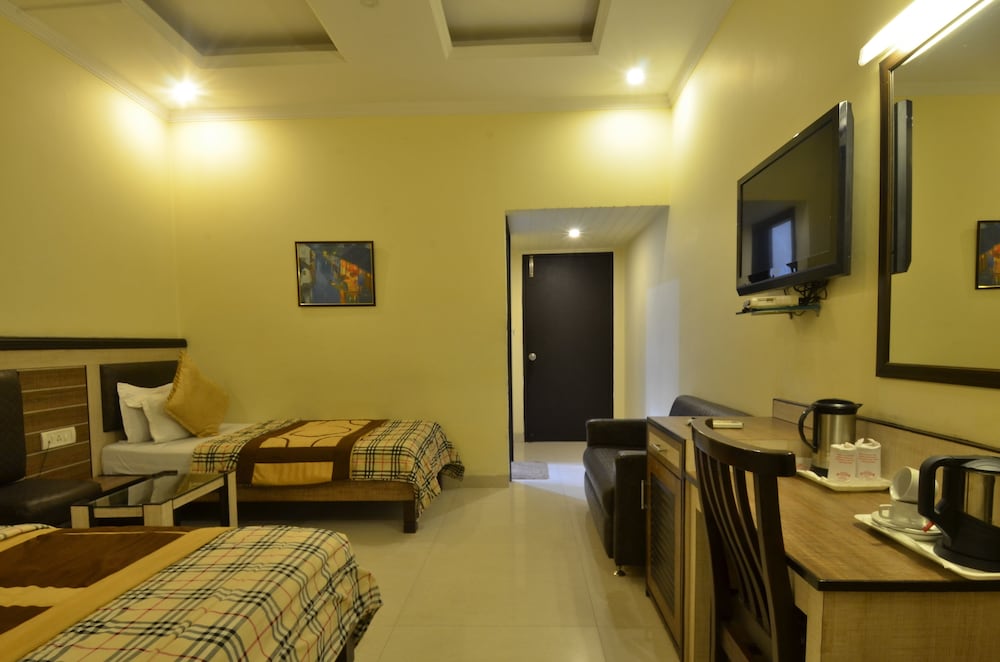 Hotel Sarovar Regency 23/27