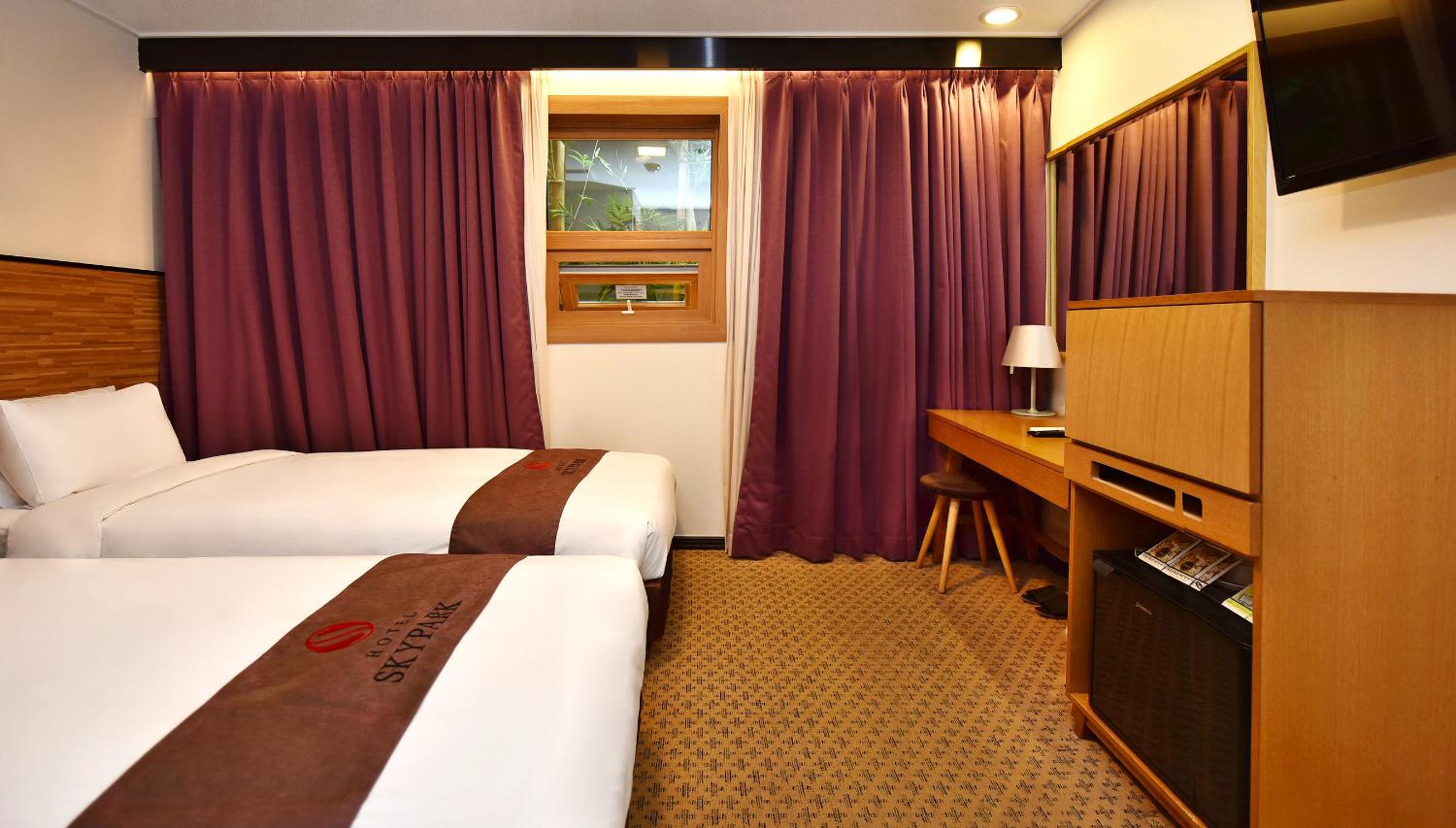 غرفة بسريرين منفصلين، Hotel Skypark Myeongdong Iii Seoul 5/10