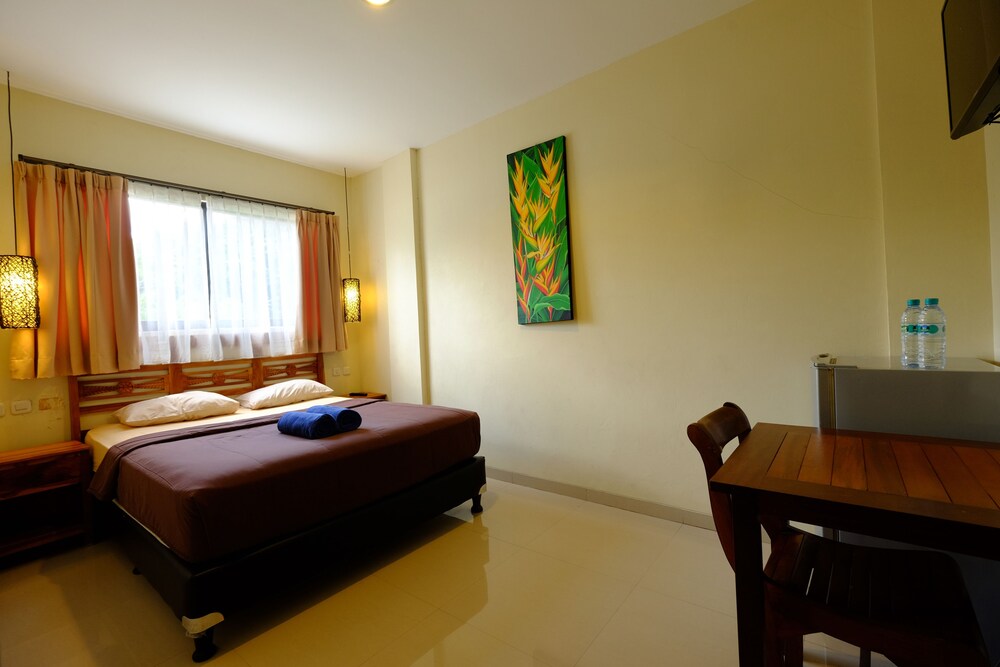 DELUXE, QUEEN BED