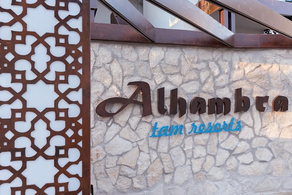 Alhambra Boutique by TAM Resorts 25/50