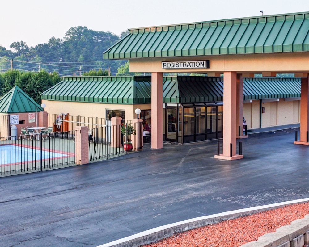 Econo Lodge Rocky Top, TN 21/27