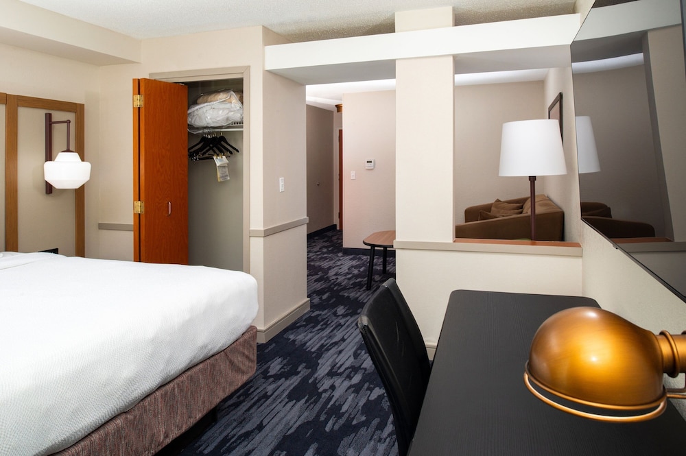 Room at Fairfield Inn Suites By Marriott Greensboro Wendover, GREENSBORO - NC
