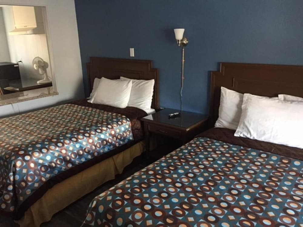Sea Garden Motel 13/63