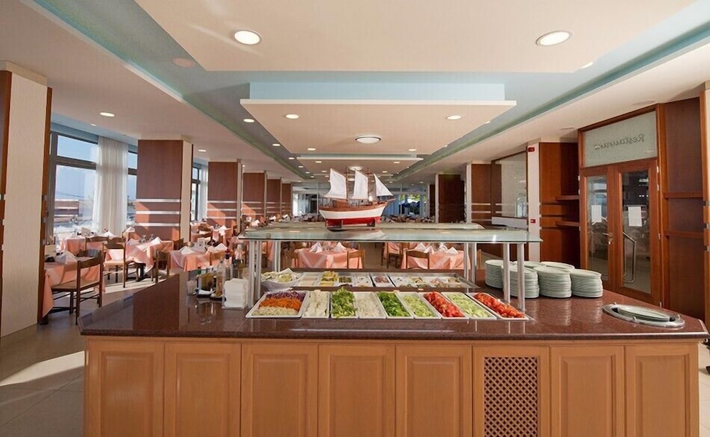 Belair Beach Hotel 12/50