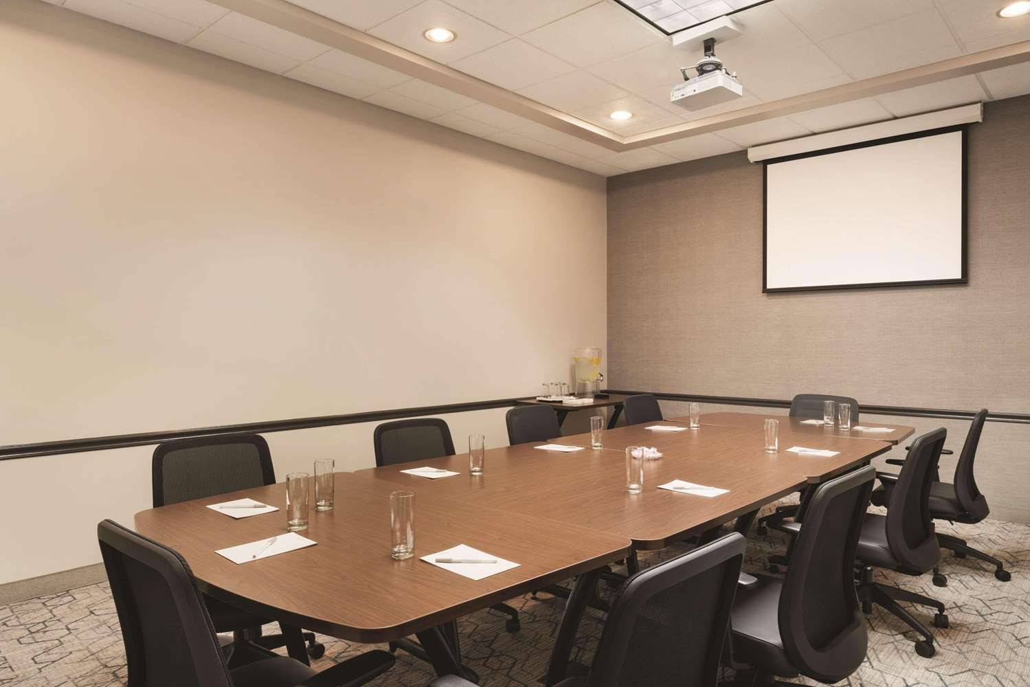 Country Inn & Suites By Radisson Grand Rapids East Mi 37/46