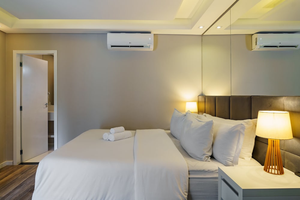 EXECUTIVE, SUITE