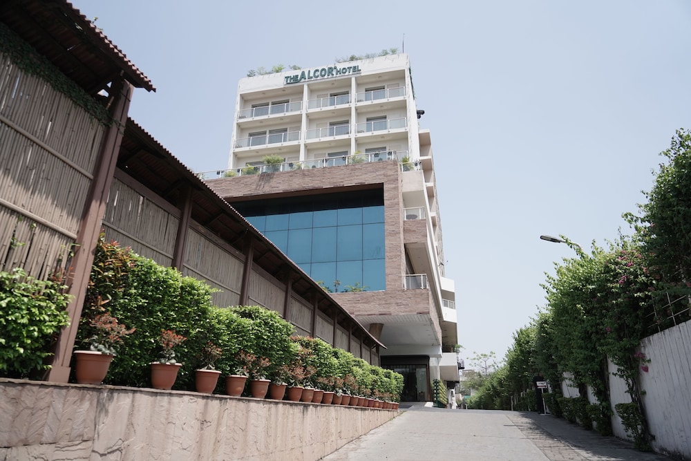 The Alcor Hotel 3/52