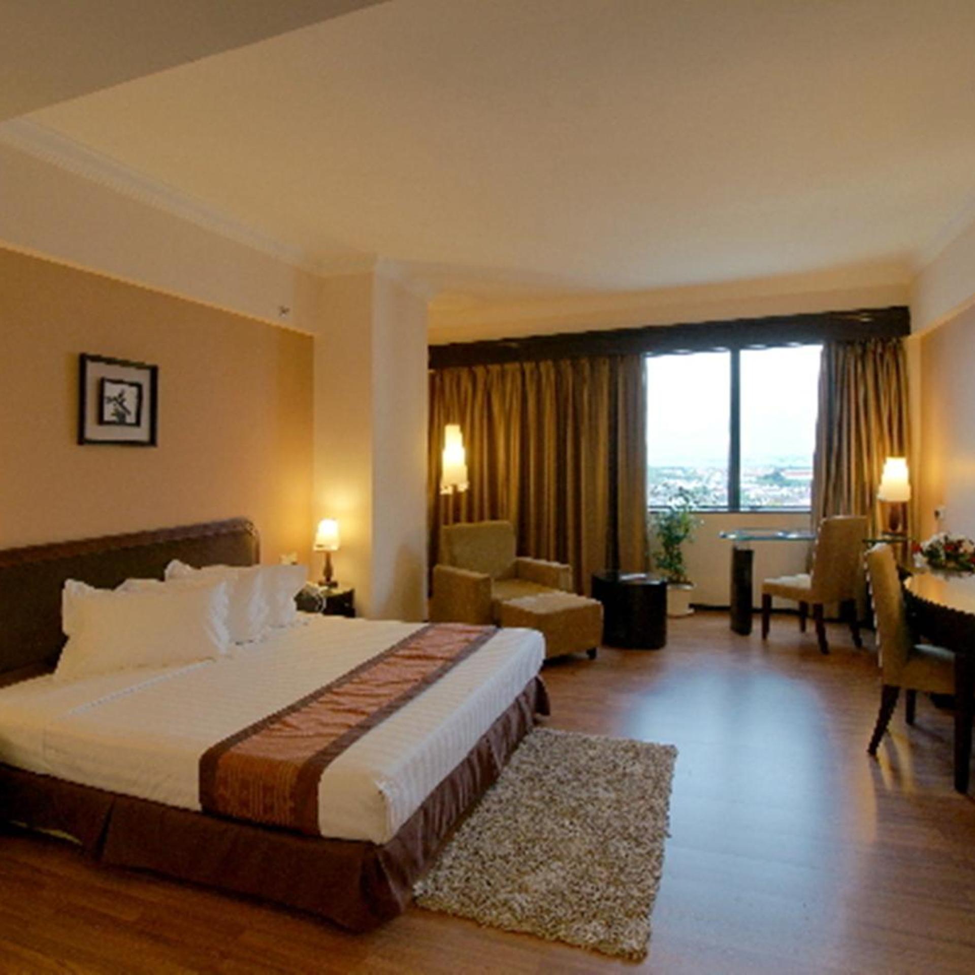 Crown, Studio, Double or Twin Bed