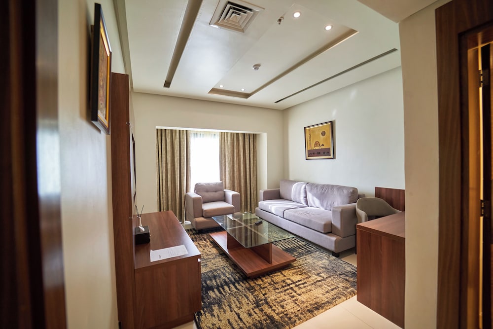 BUSINESS, SUITE