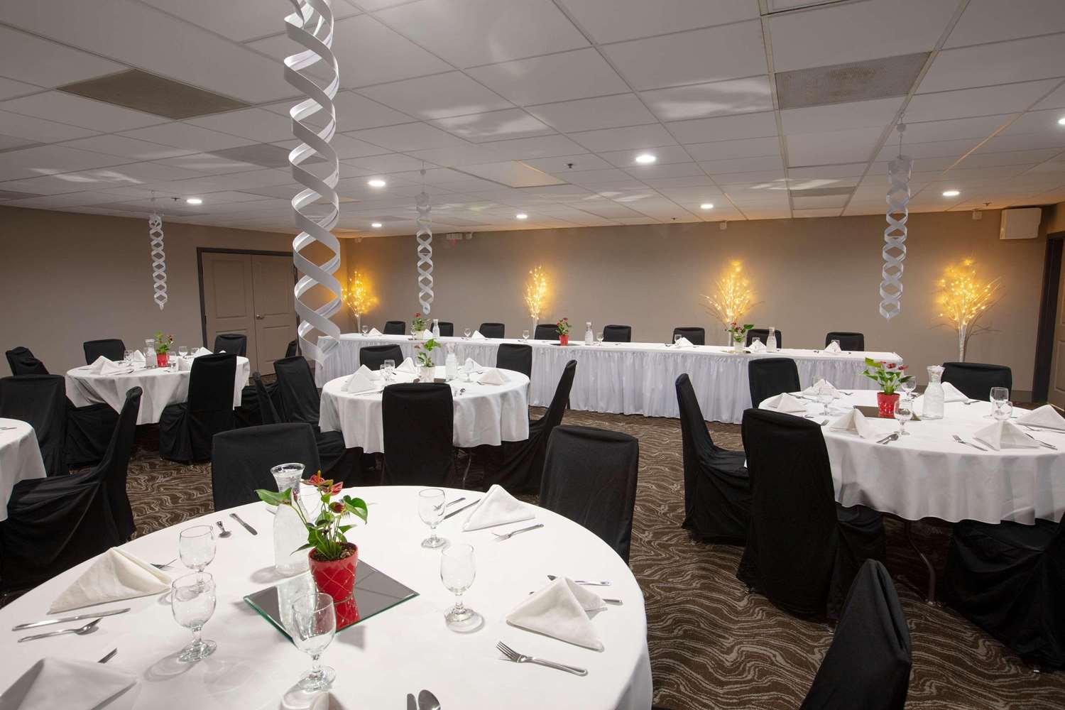 Country Inn & Suites by Radisson, Fargo, ND 9/16