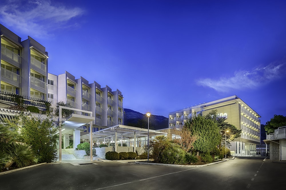 Carine Hotel Delfin 33/40