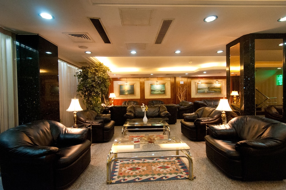 Grand Hilarium Hotel 48/68