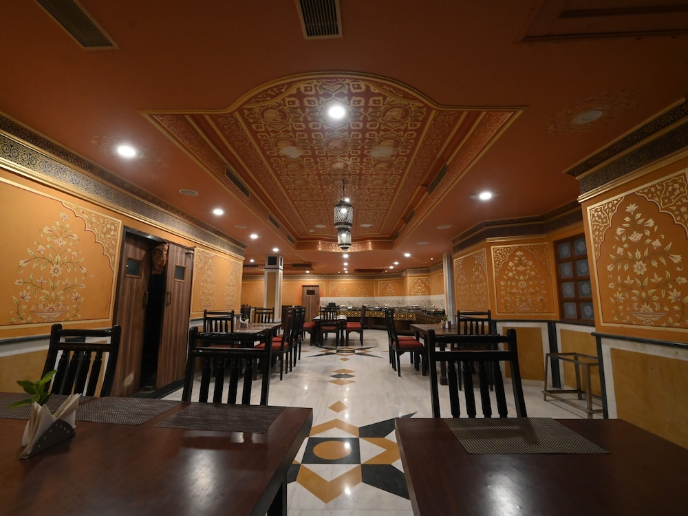 Fort Chandragupt Hotel 23/32