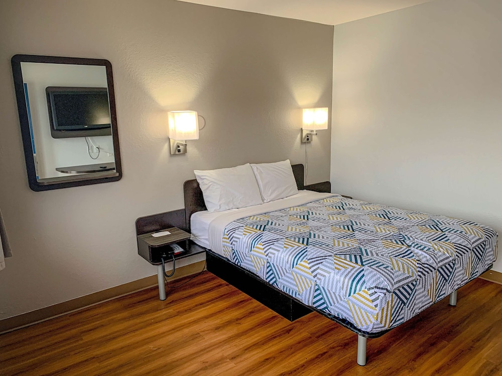 STANDARD, QUEEN BED, ACCESSIBLE