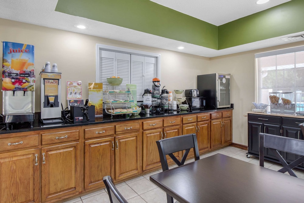 Quality Inn Kingstree, SC 34/38