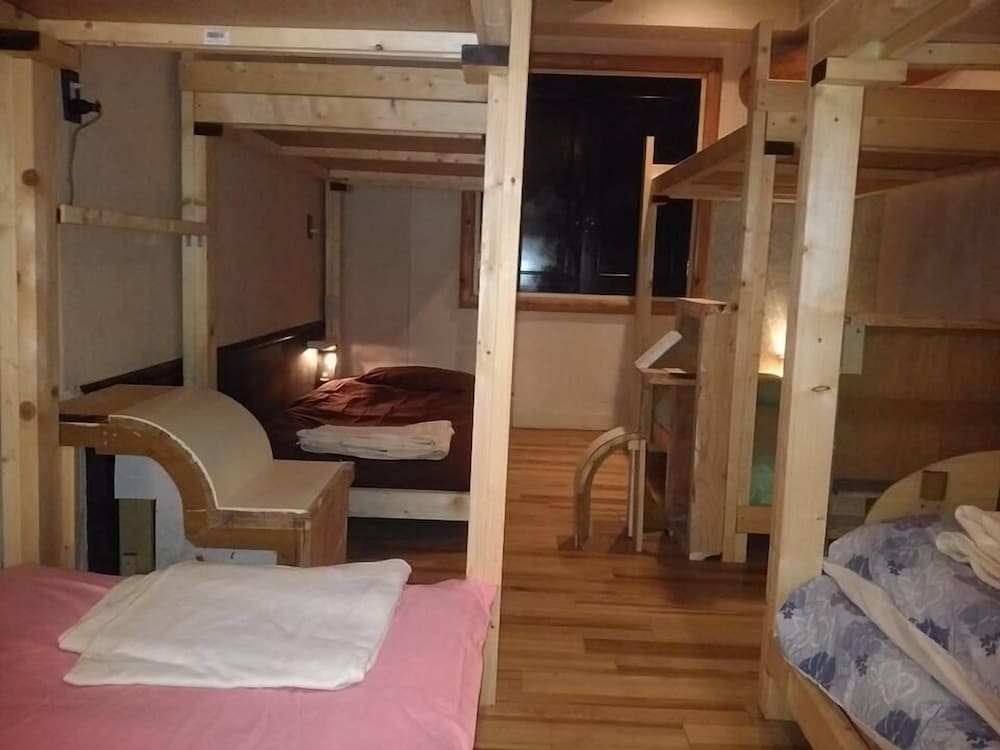 MIXED DORM, 3 ROOMS