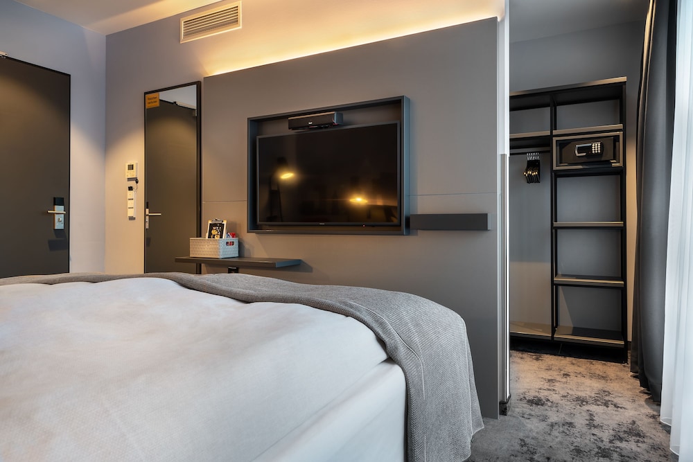 Holiday Inn - the niu, Charly Frankfurt City by IHG 9/56