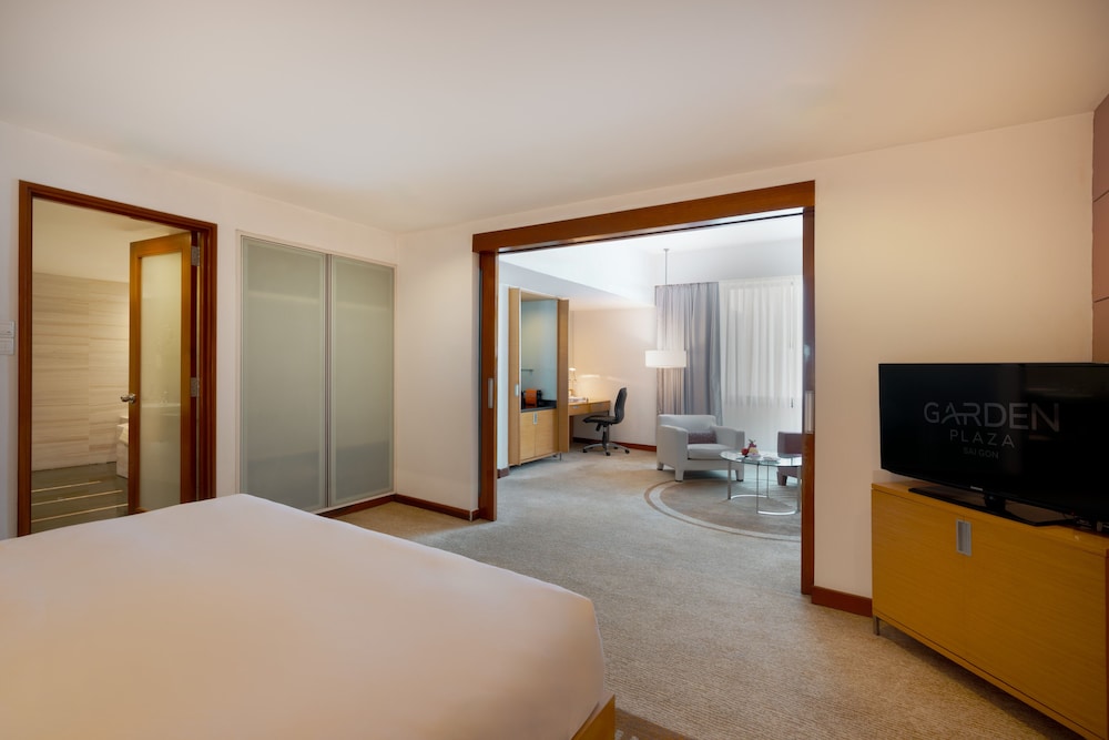 EXECUTIVE, SUITE
