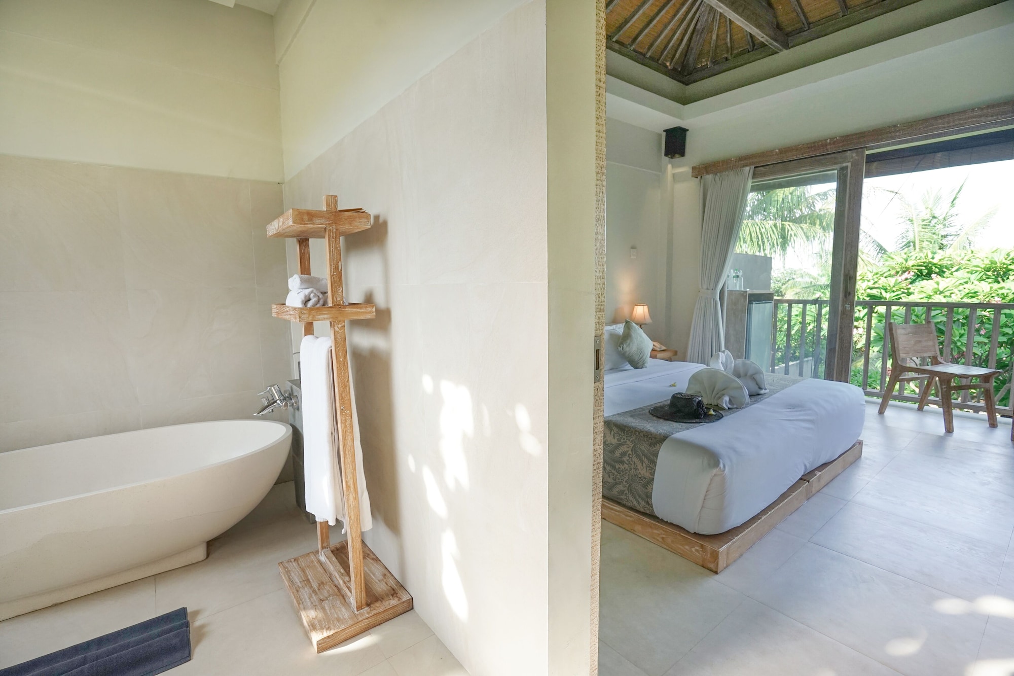 Room at KajaNe Tulamben, Kubu