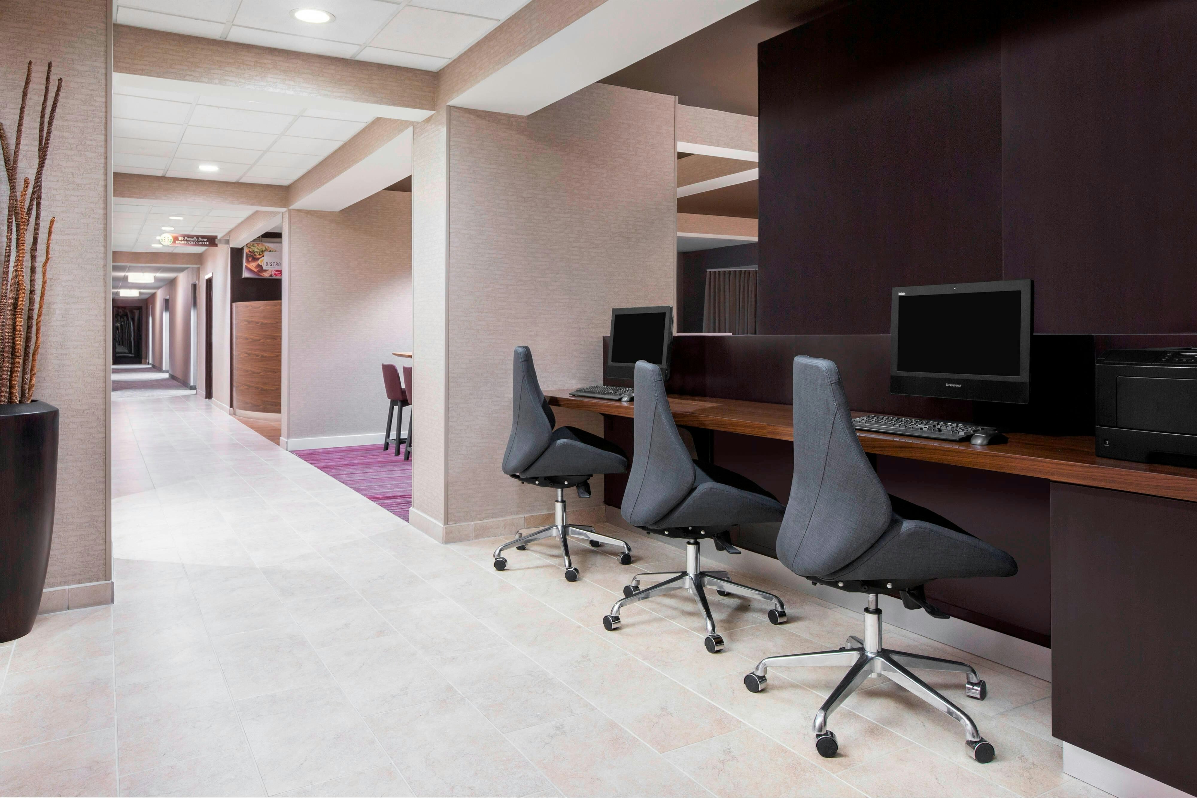 Courtyard By Marriott Bowling Green Convention Center 13/15