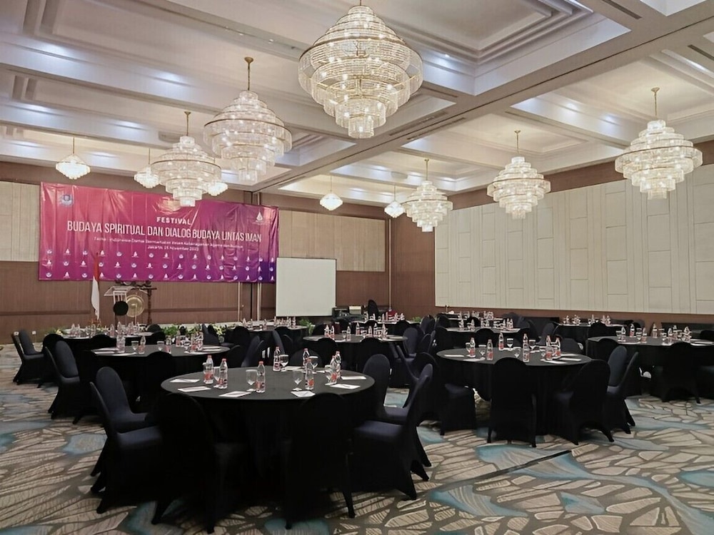 The Acacia Hotel 47/53
