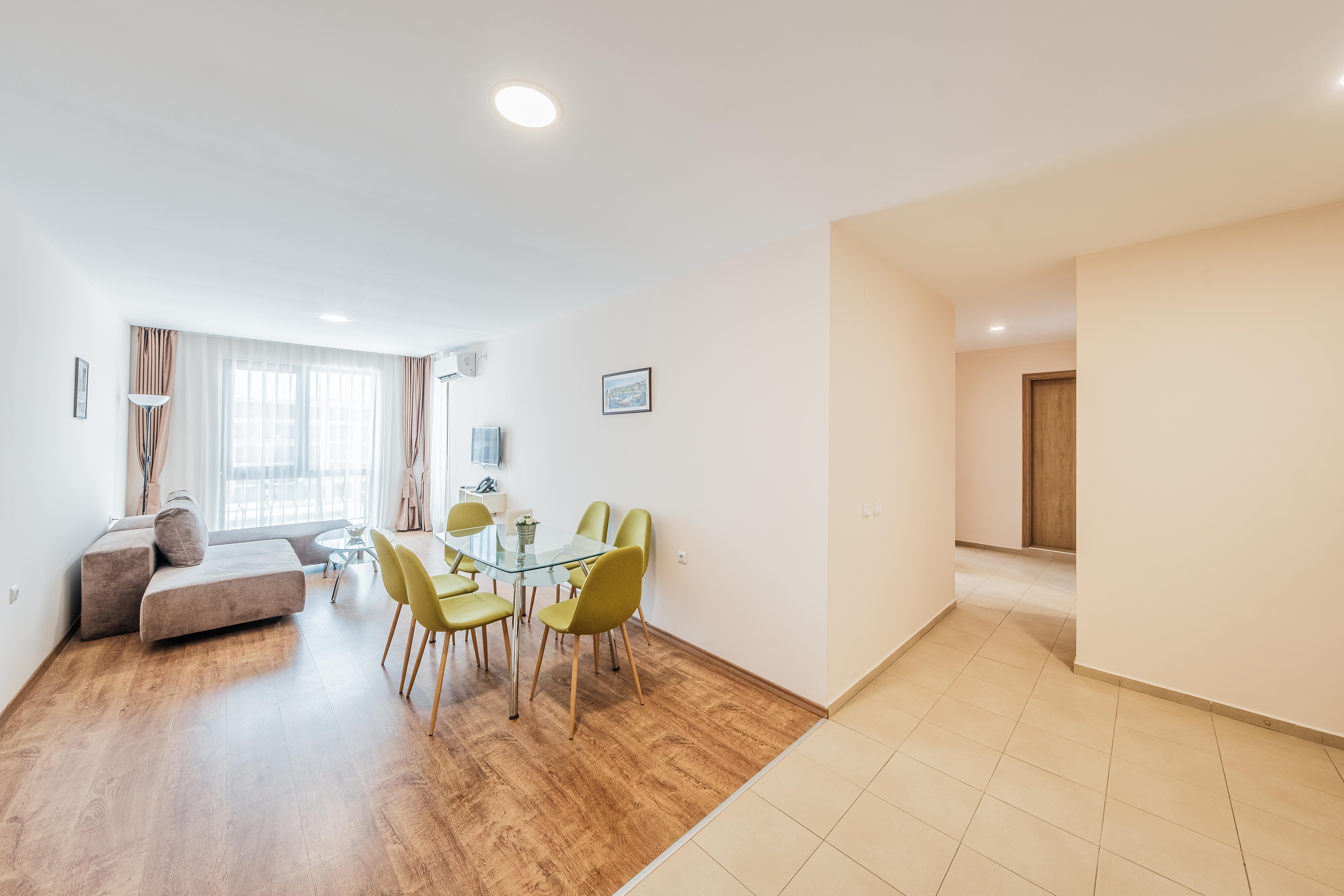 2 Bedrooms, Apartment, Balcony or Terrace