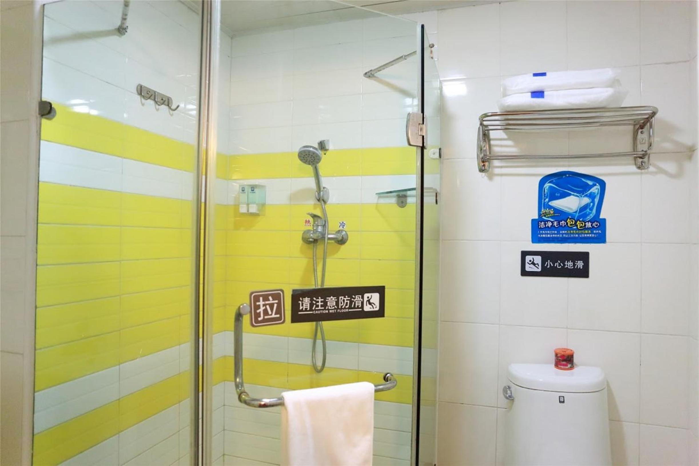 7 Days Inn (Xian Jiaotong University Medical College Weiyi Street Metro Station) 68/69