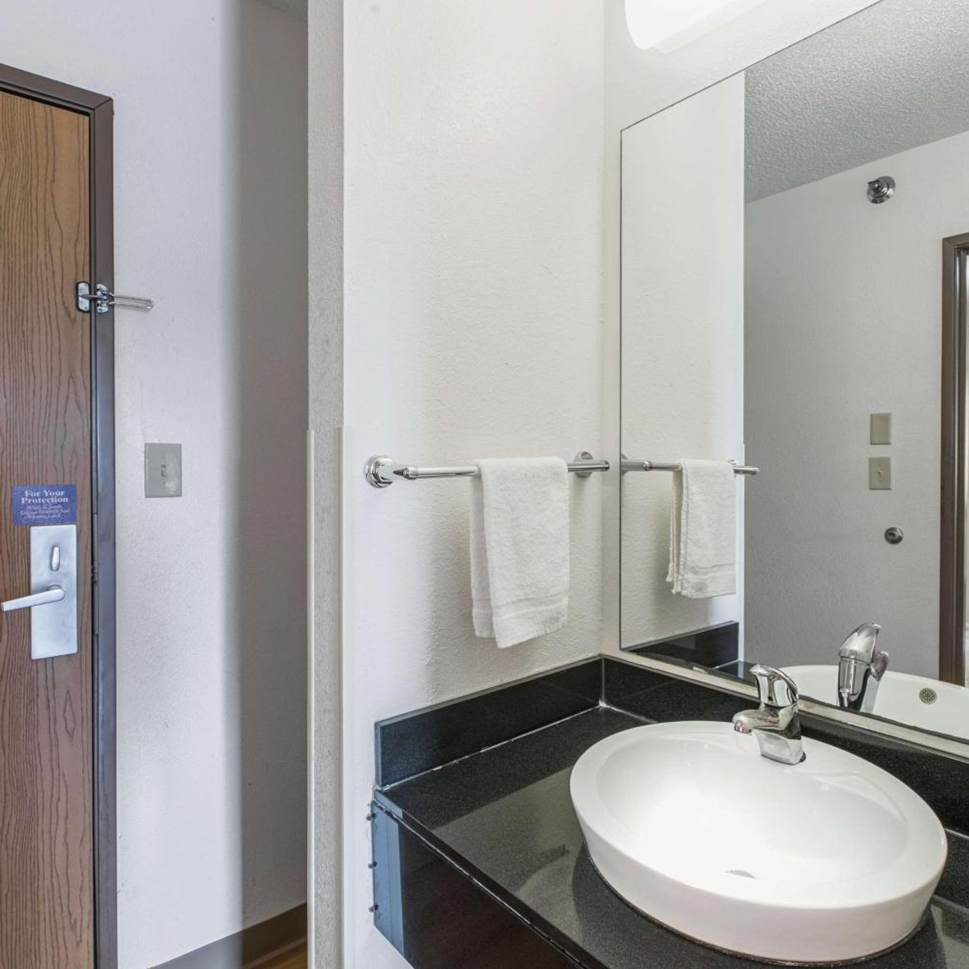 Motel6 Omaha, NE - Central 32/36