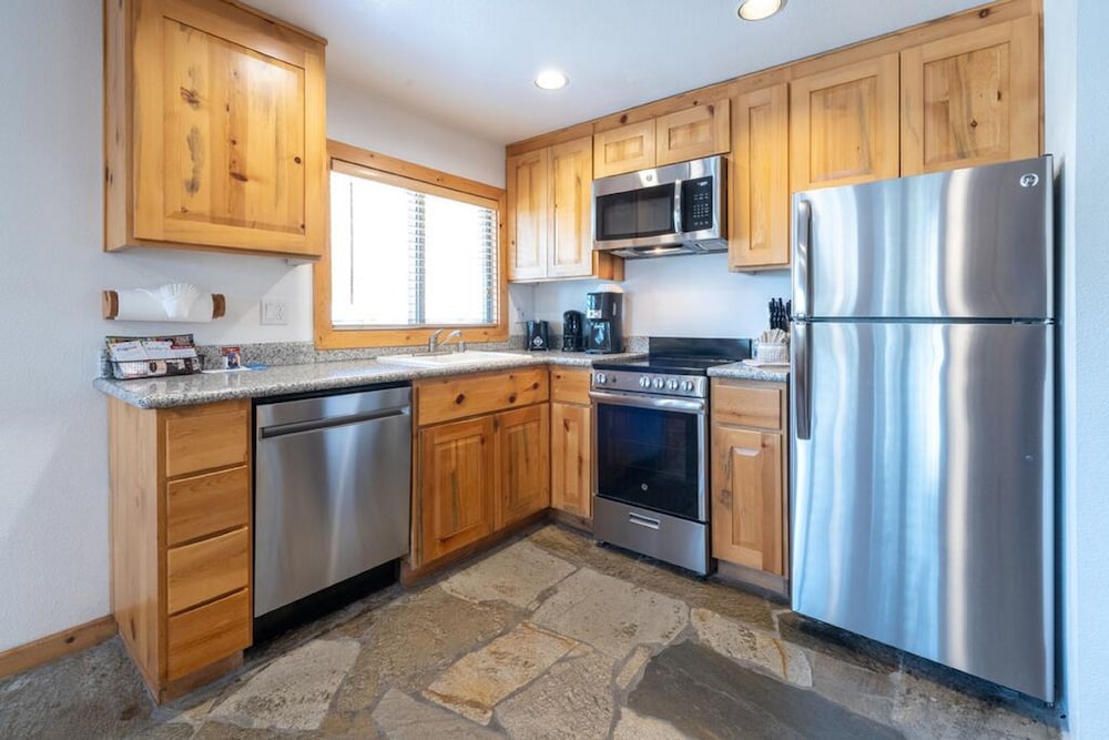 Red Wolf Lakeside Lodge 9/60