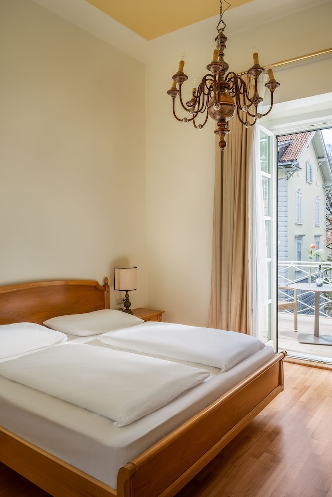 EXECUTIVE, DOUBLE BED