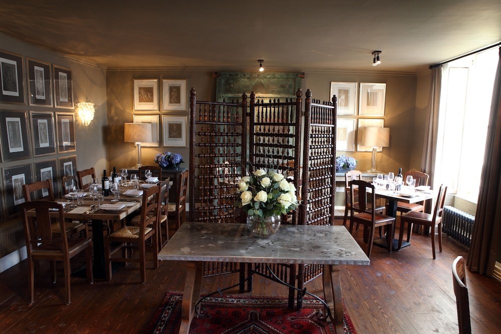 The White Hart Hotel 38/50