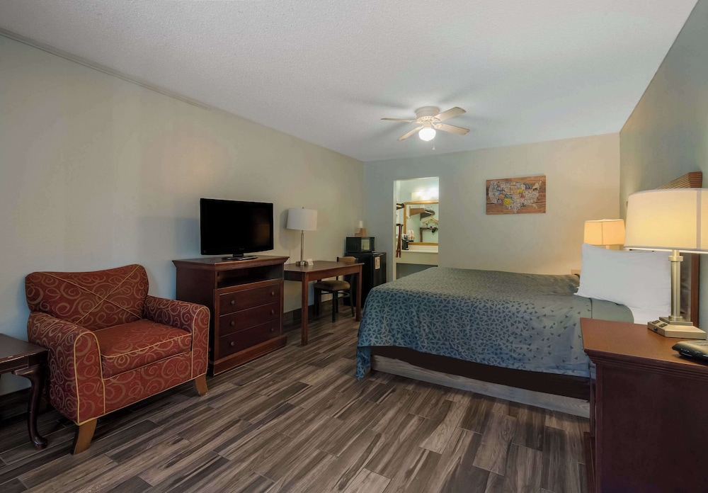 Econo Lodge Inn & Suites Fulton Rockport 17/41