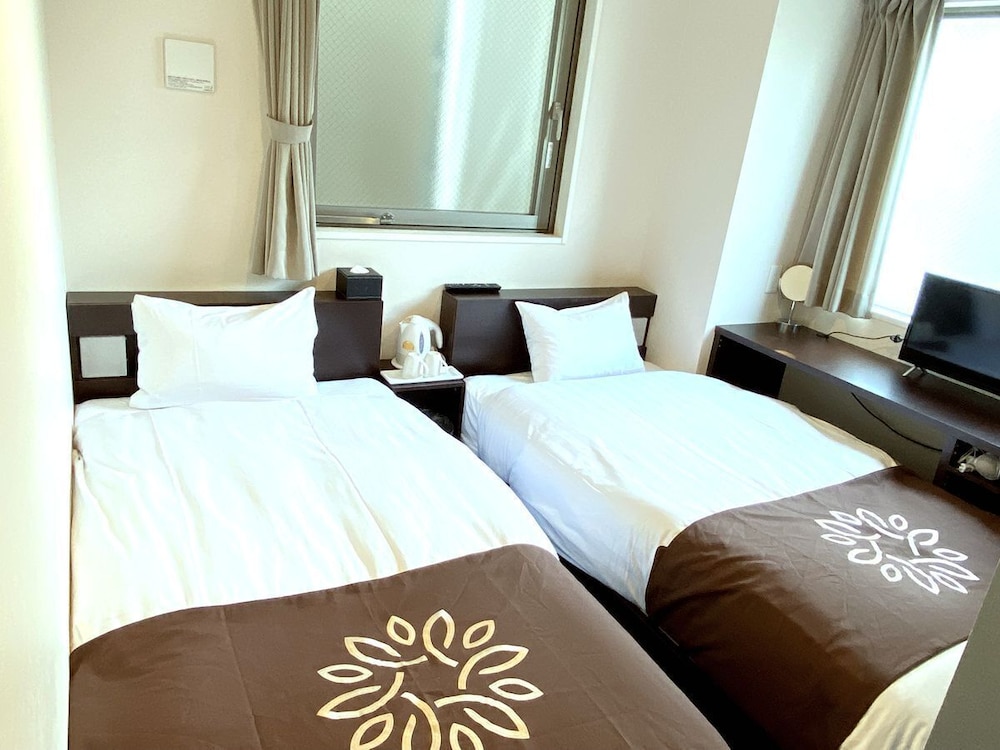 BUSINESS, TWIN BEDS, CITY VIEW