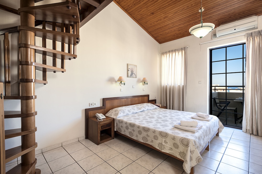 Elina Hotel Apartments 10/79