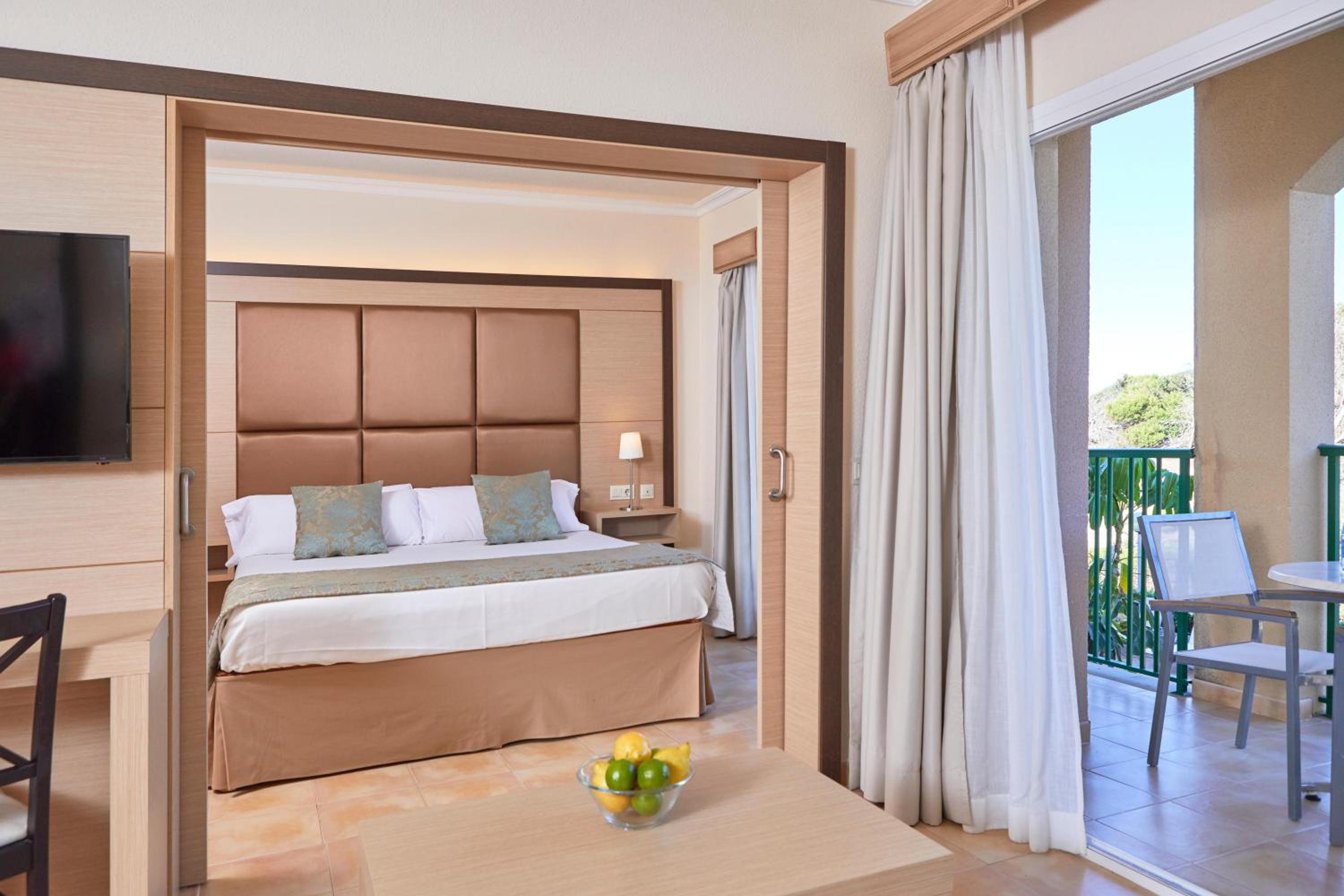 1 Bedroom, Suite, Side Sea View