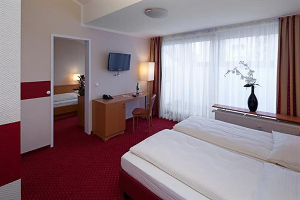 ROOM, DOUBLE BED, SOFA