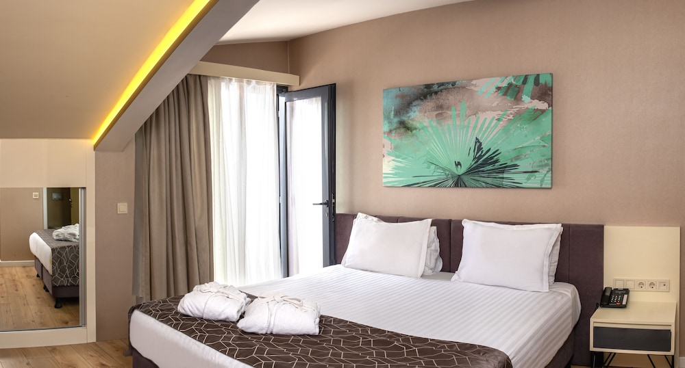 LOFT, STANDARD, QUEEN BED, CITY VIEW