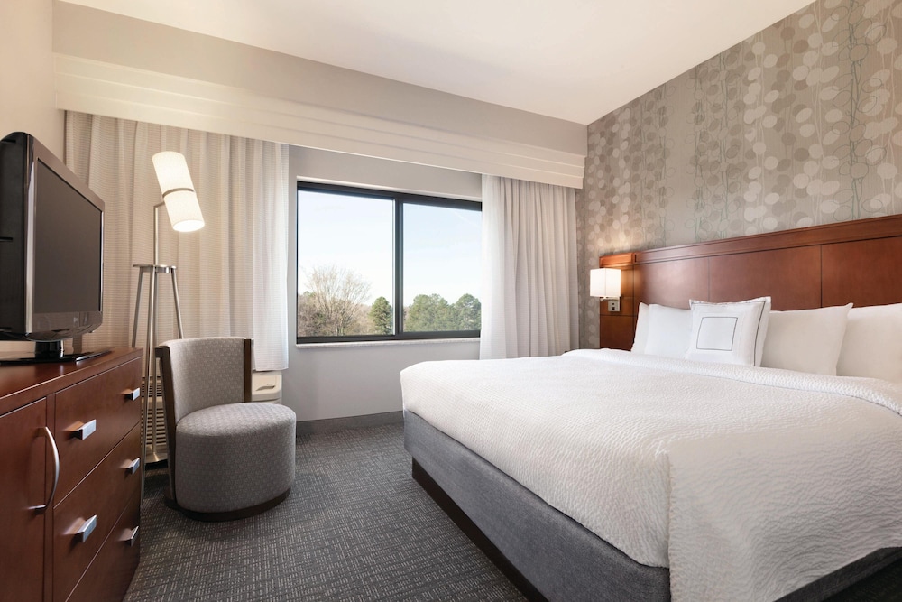 Courtyard by Marriott Charlotte Airport North 8/39