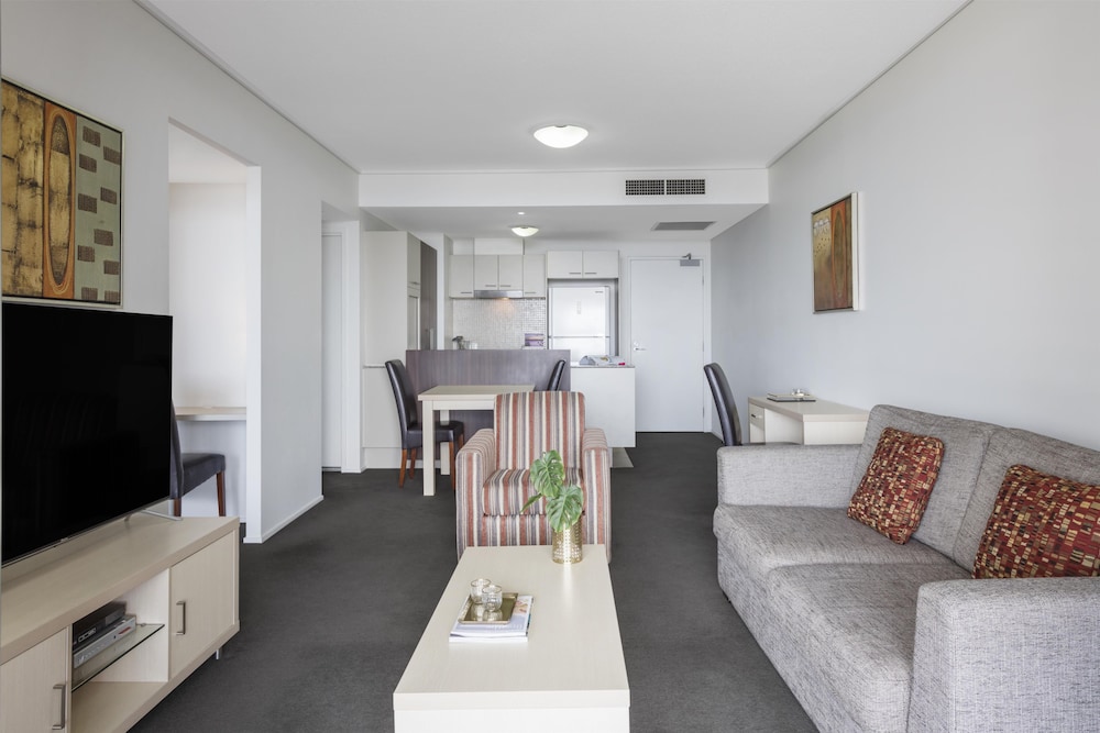 Oaks Brisbane Aurora Suites 48/74