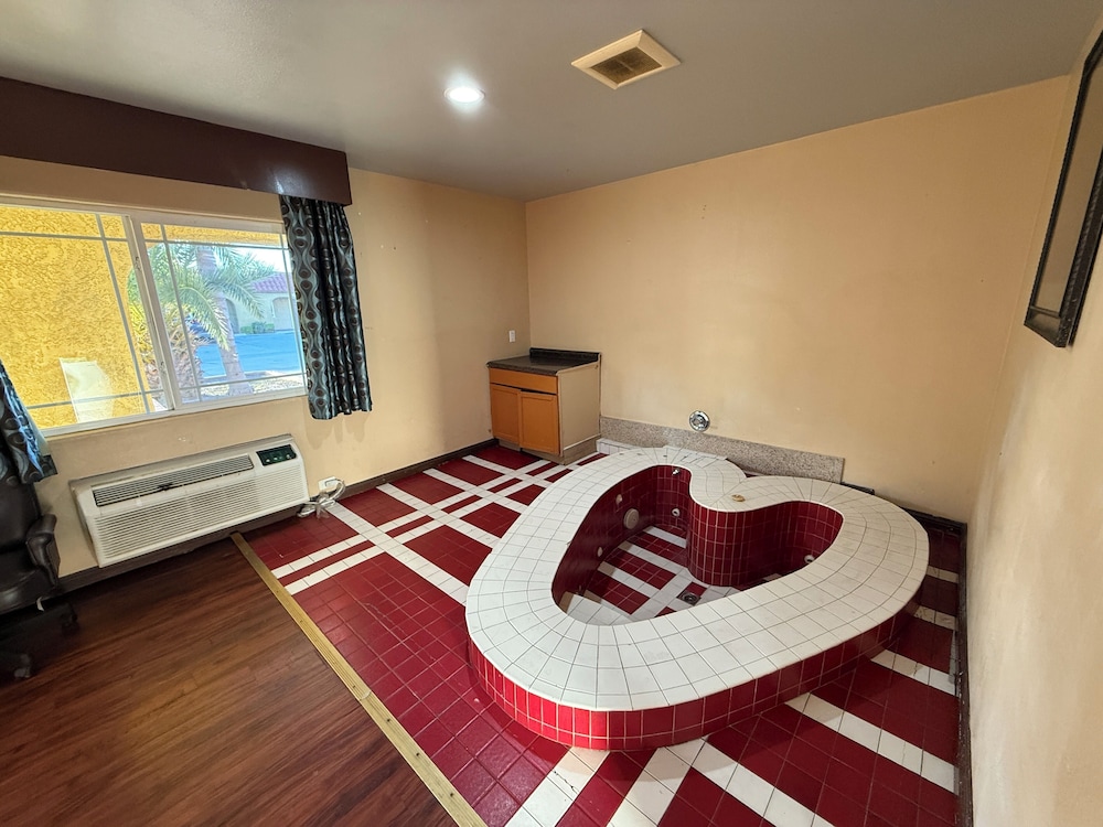 Rocky Inn Motel 16/44