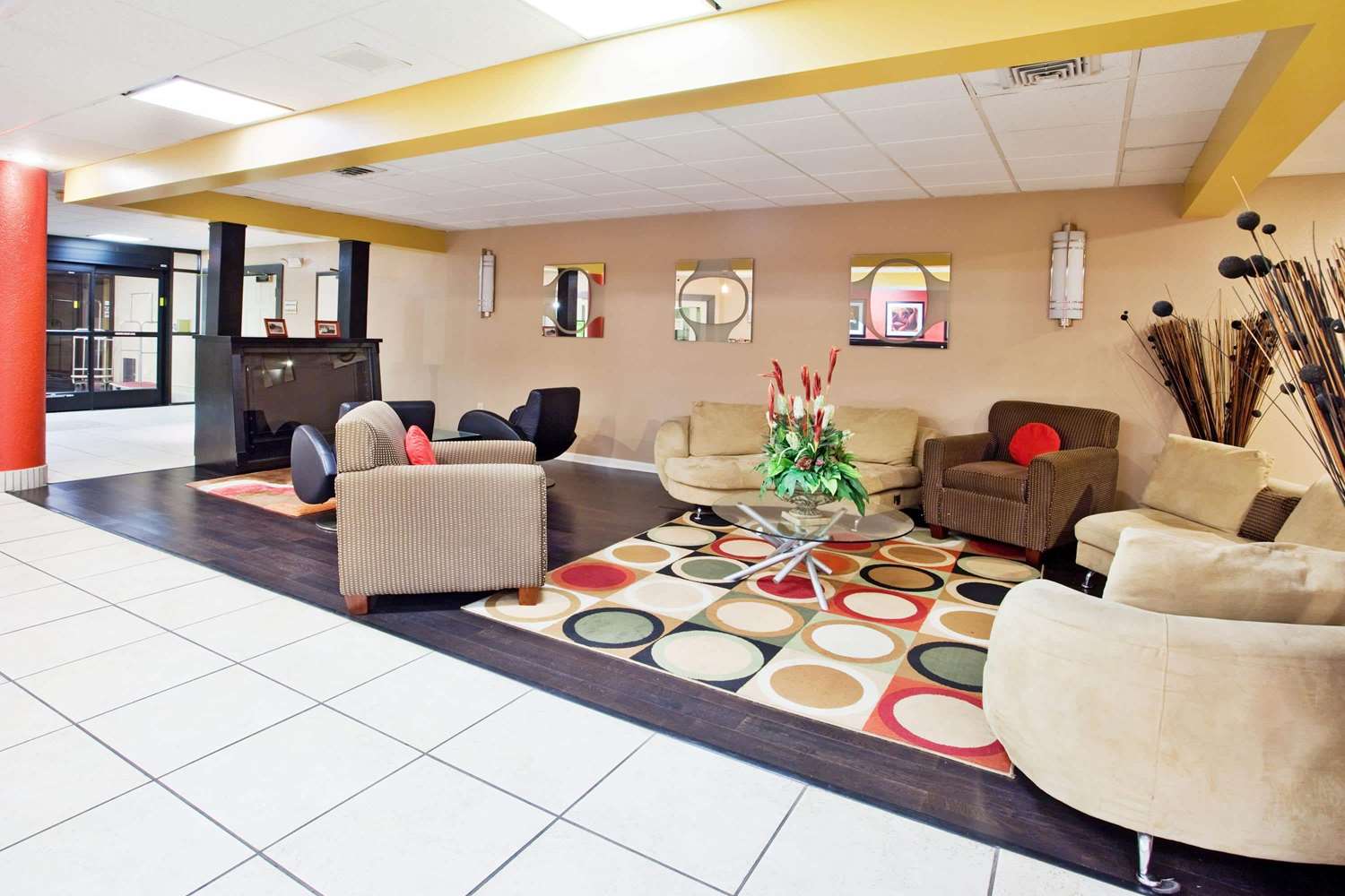 La Quinta Inn & Suites by Wyndham Memphis Airport Graceland 46/71
