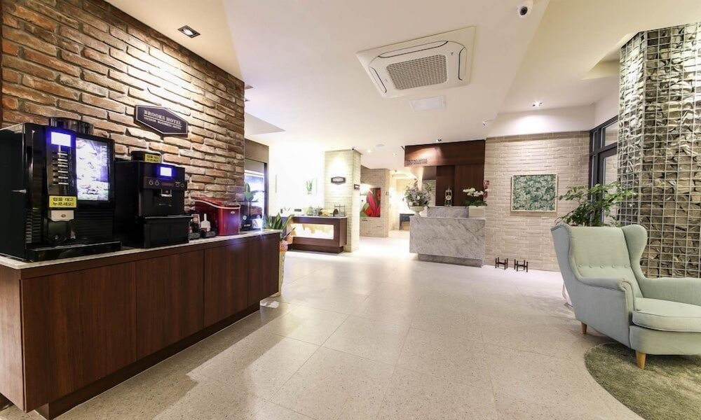 Brooks Hotel 14/50
