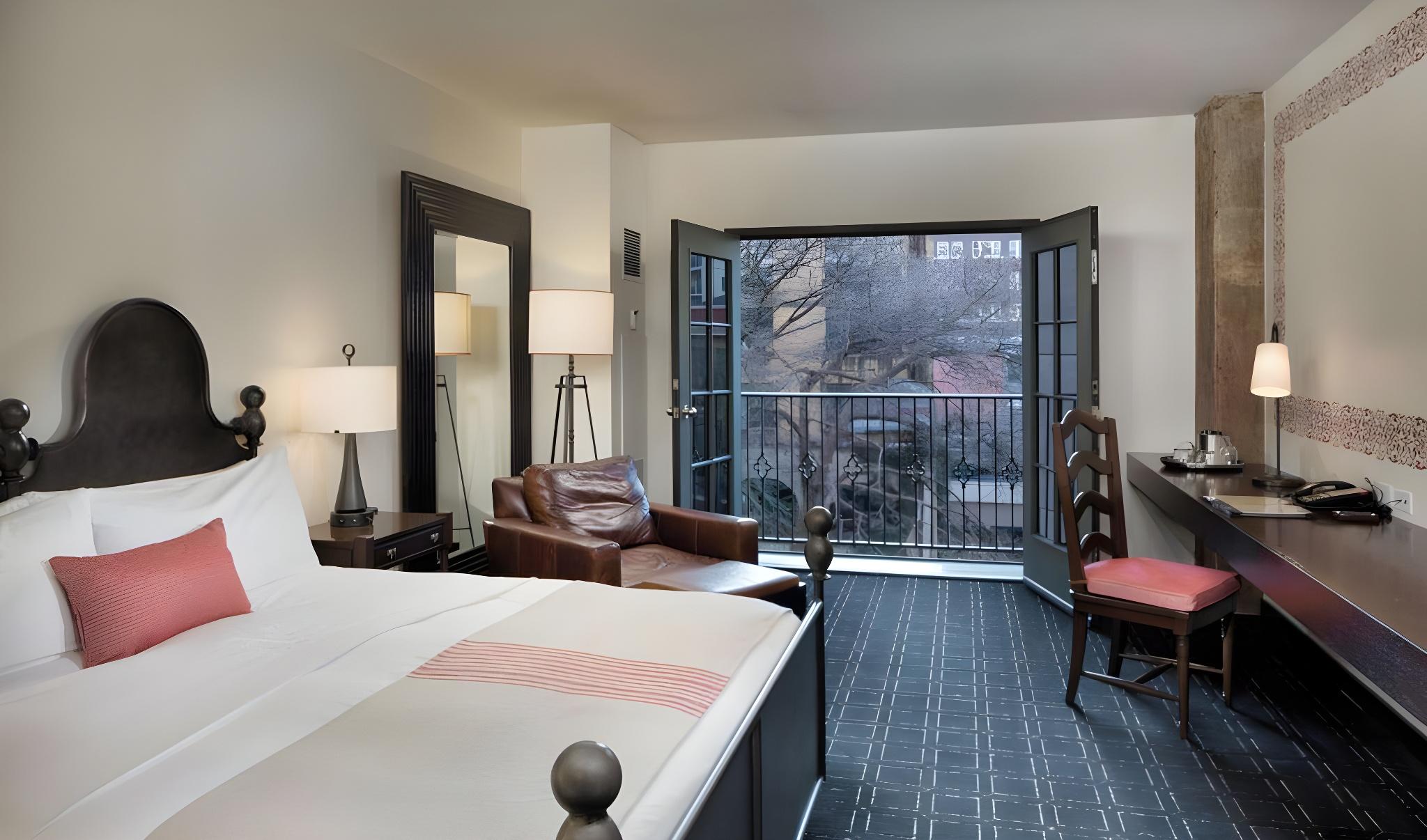 ROOM, KING BED, RIVER VIEW, FRENCH BALCONY